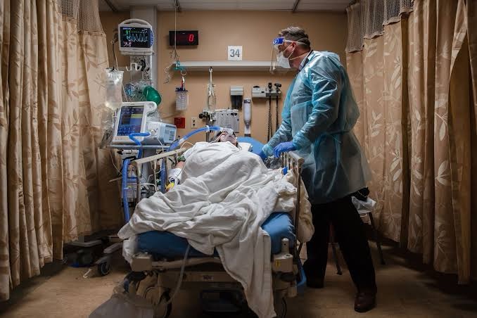 আইসিইউ করিডোরে কাটানো ভয়ানক দিনগুলো…